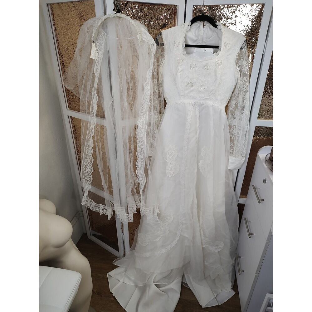 JCPENNEY Vintage 80s Wedding Dress And Veil Perfectly Preserved Lace Sleeves S